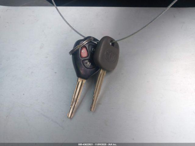 Toyota Camry Le Image 2