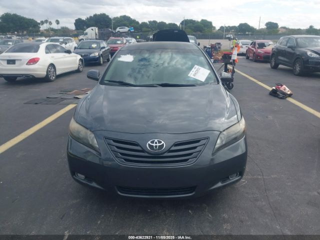 Toyota Camry Le Image 4