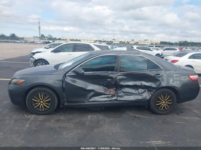 Toyota Camry Le Image 15