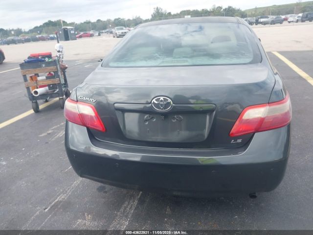 Toyota Camry Le Image 16