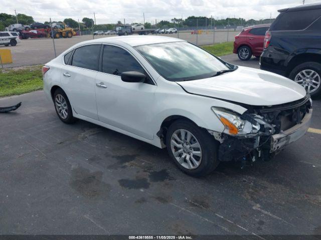  Salvage Nissan Altima