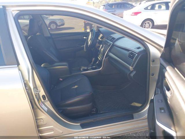 Toyota Camry Se Image 9