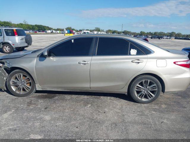 Toyota Camry Se Image 12