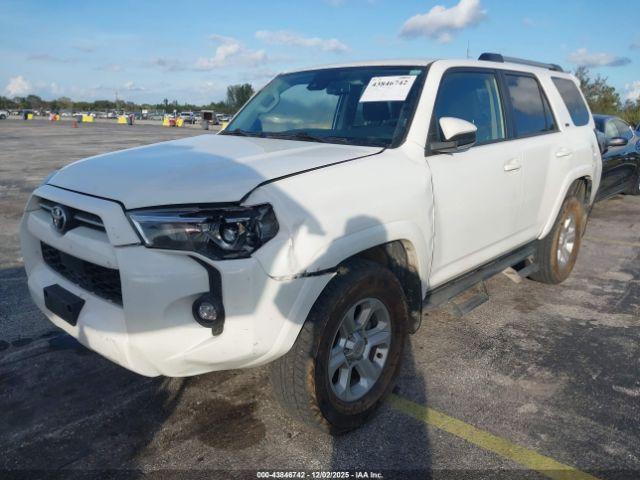Toyota 4Runner Sr5 Image 3