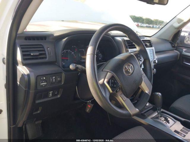 Toyota 4Runner Sr5 Image 4