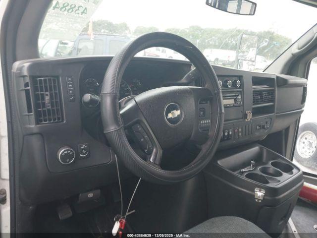 Chevrolet Express 4500 Diesel Image 4