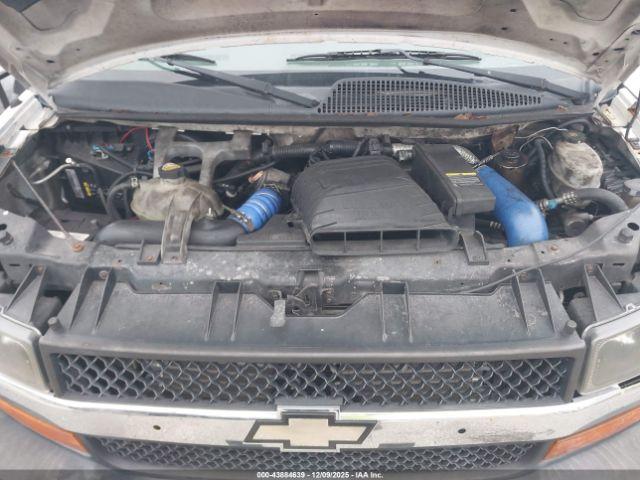 Chevrolet Express 4500 Diesel Image 14