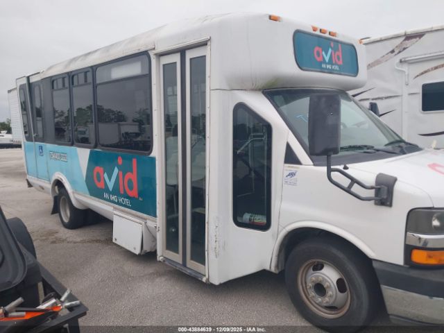 Chevrolet Express 4500 Diesel Image 11