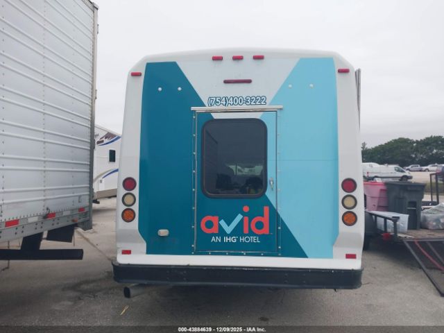 Chevrolet Express 4500 Diesel Image 12