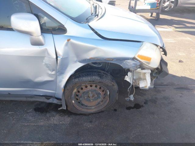 Nissan Versa 1.8s Image 8