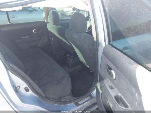 Nissan Versa 1.8s Image 5