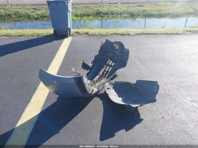 Nissan Versa 1.8s Image 12