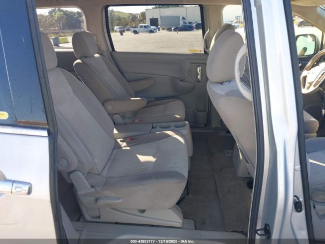 Nissan Quest Image 16