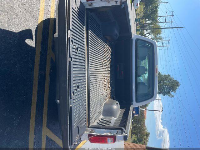 Ford F-350 Xl Image 2