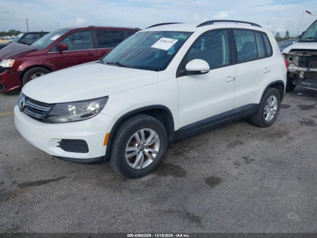 Volkswagen Tiguan S Image 16