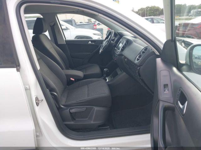 Volkswagen Tiguan S Image 17