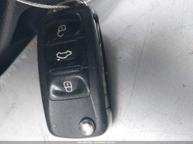 Volkswagen Tiguan S Image 11