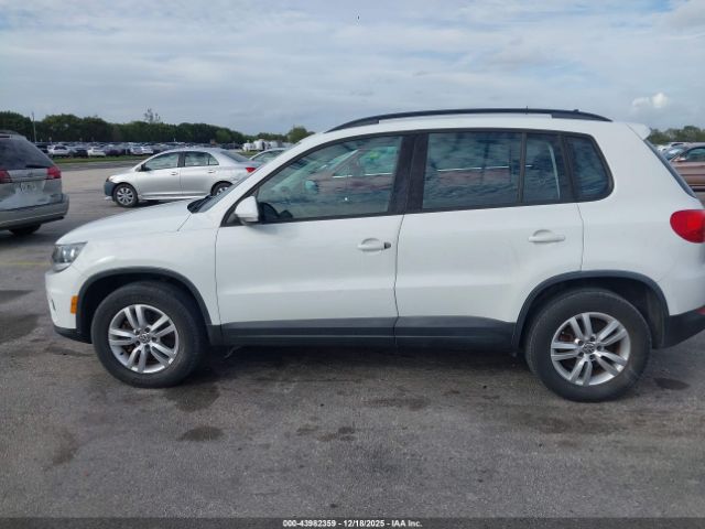 Volkswagen Tiguan S Image 10