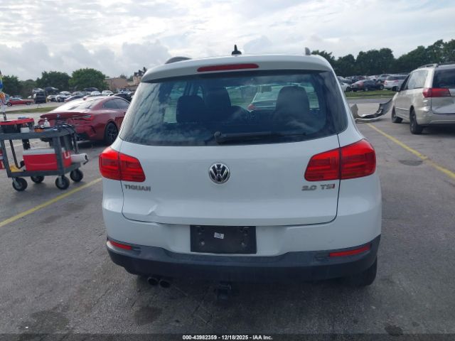 Volkswagen Tiguan S Image 14