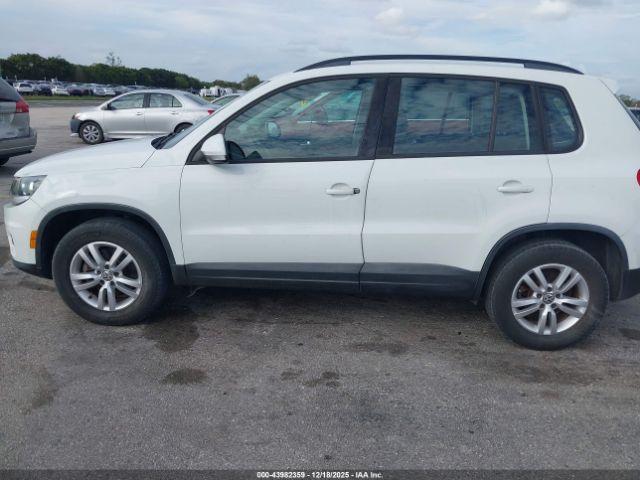 Volkswagen Tiguan S Image 18