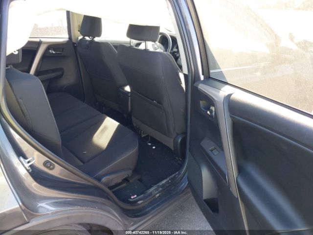 Toyota RAV4 Xle Image 13