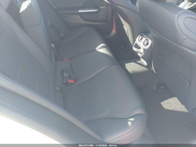 Mercedes-Benz C-Class Image 9