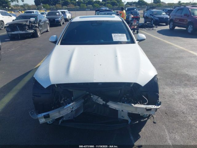 Mercedes-Benz C-Class Image 11