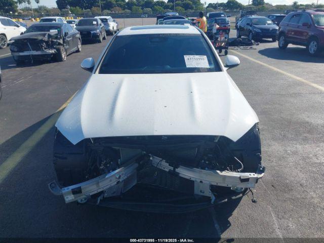 Mercedes-Benz C-Class Image 11