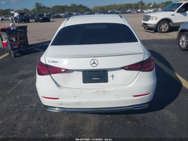 Mercedes-Benz C-Class Image 17