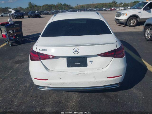 Mercedes-Benz C-Class Image 17