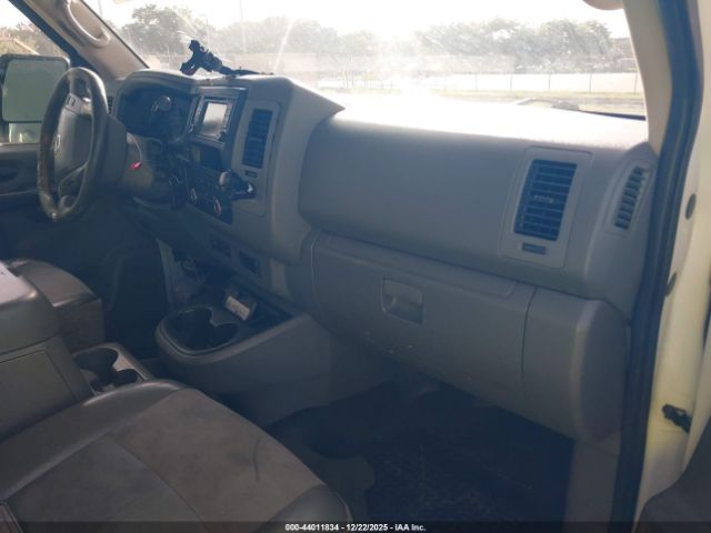 Nissan Nv Sv V8 Image 4