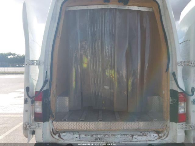 Nissan Nv Sv V8 Image 7