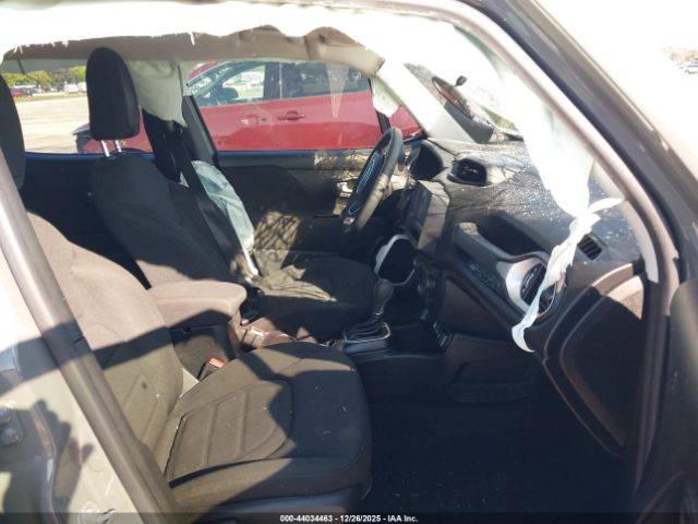 Jeep Renegade Latitude Fwd Image 4