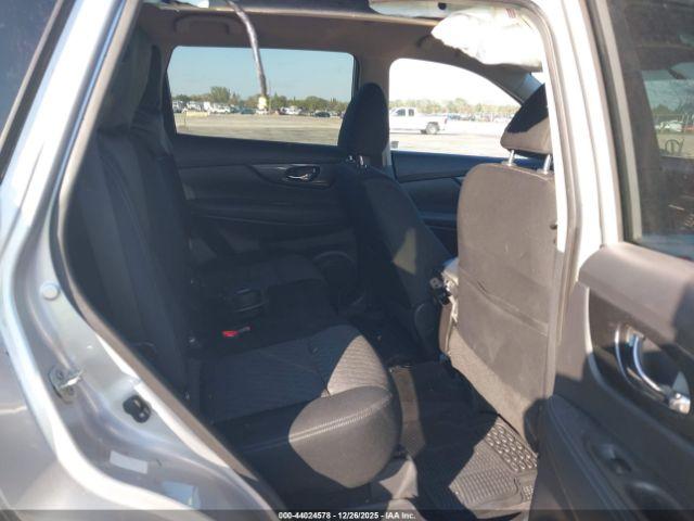 Nissan Rogue Sv Image 9