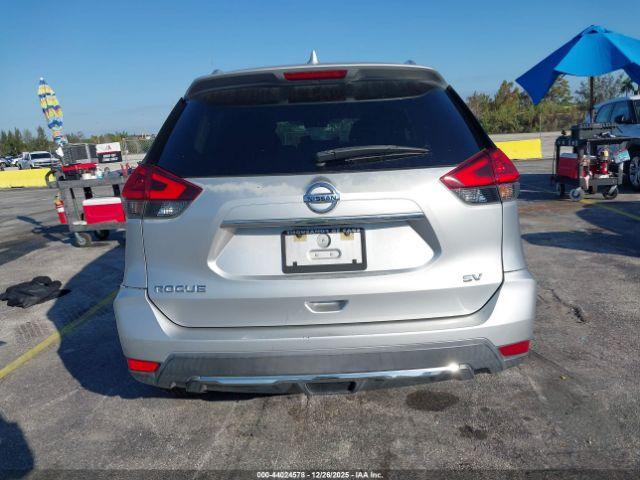 Nissan Rogue Sv Image 2