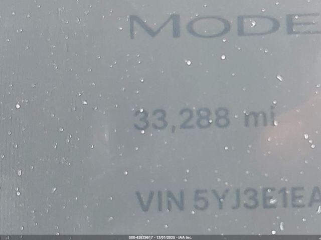 Tesla Model 3 Rear-wheel Drive Image 8