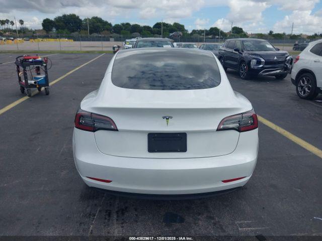 Tesla Model 3 Rear-wheel Drive Image 9