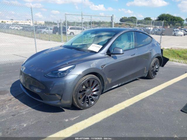 Tesla Model Y Performance Dual Motor All-wheel Drive Image 5