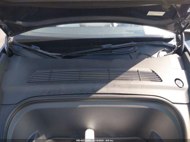 Tesla Model Y Performance Dual Motor All-wheel Drive Image 10