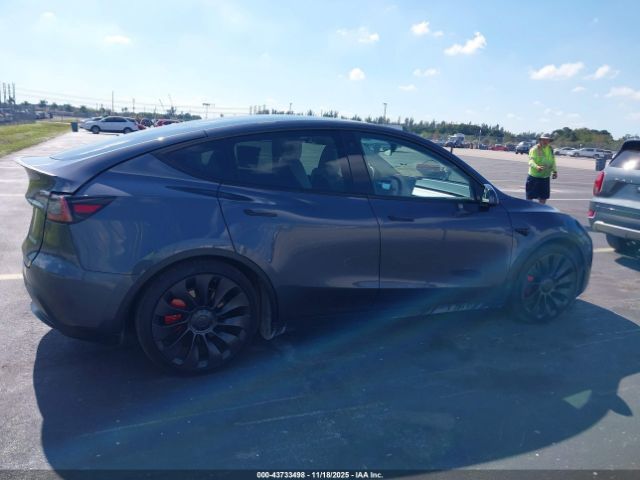 Tesla Model Y Performance Dual Motor All-wheel Drive Image 15