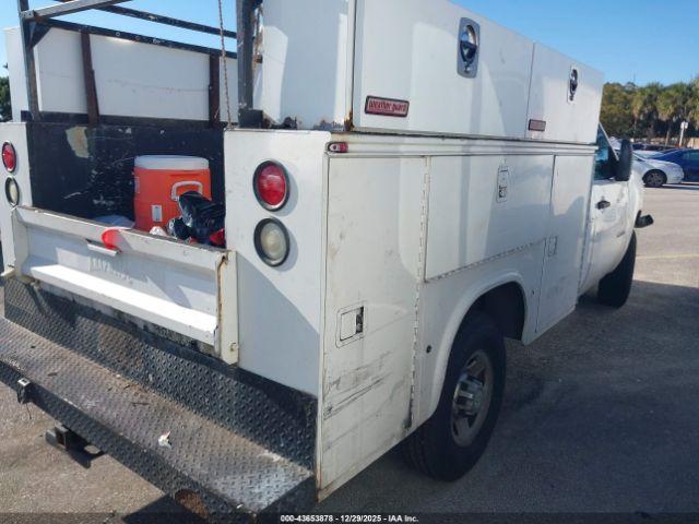 Chevrolet Silverado 2500 Work Truck Image 4