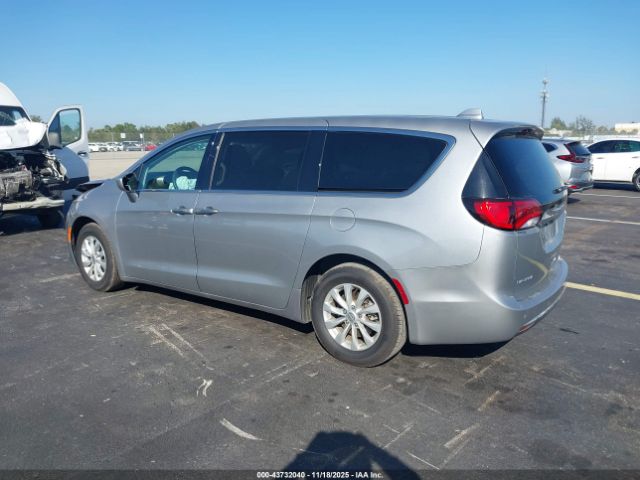 Chrysler Pacifica Touring Plus Image 3