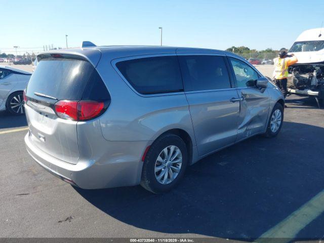 Chrysler Pacifica Touring Plus Image 5