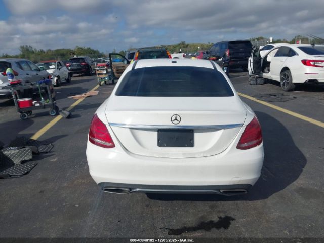 Mercedes-Benz C-Class Image 14