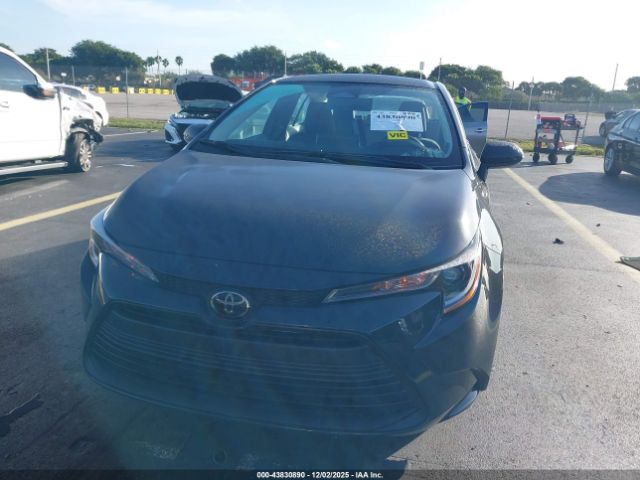 Toyota Corolla Le Image 10