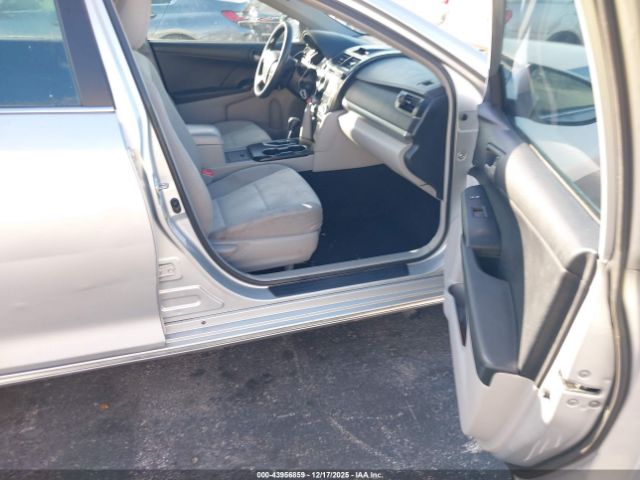 Toyota Camry Le Image 3