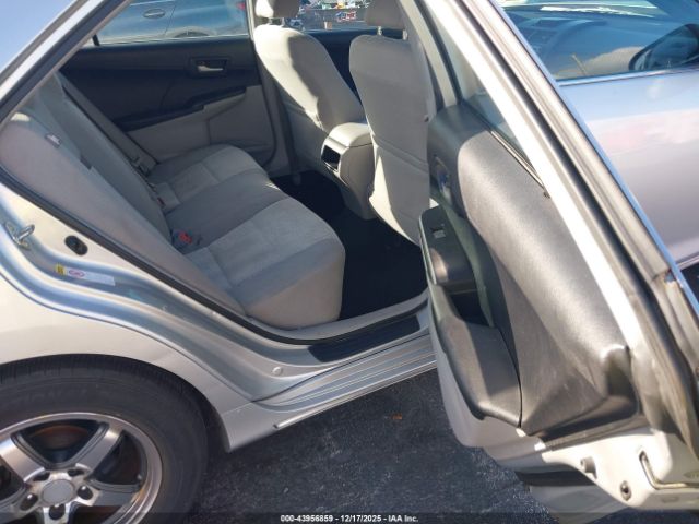 Toyota Camry Le Image 7