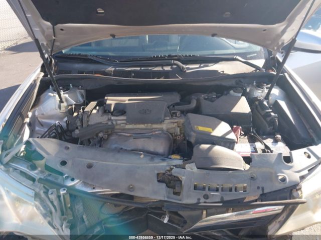 Toyota Camry Le Image 16