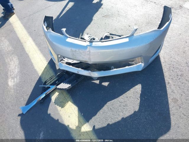 Toyota Camry Le Image 6