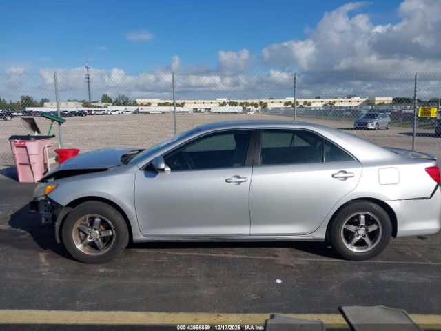 Toyota Camry Le Image 8